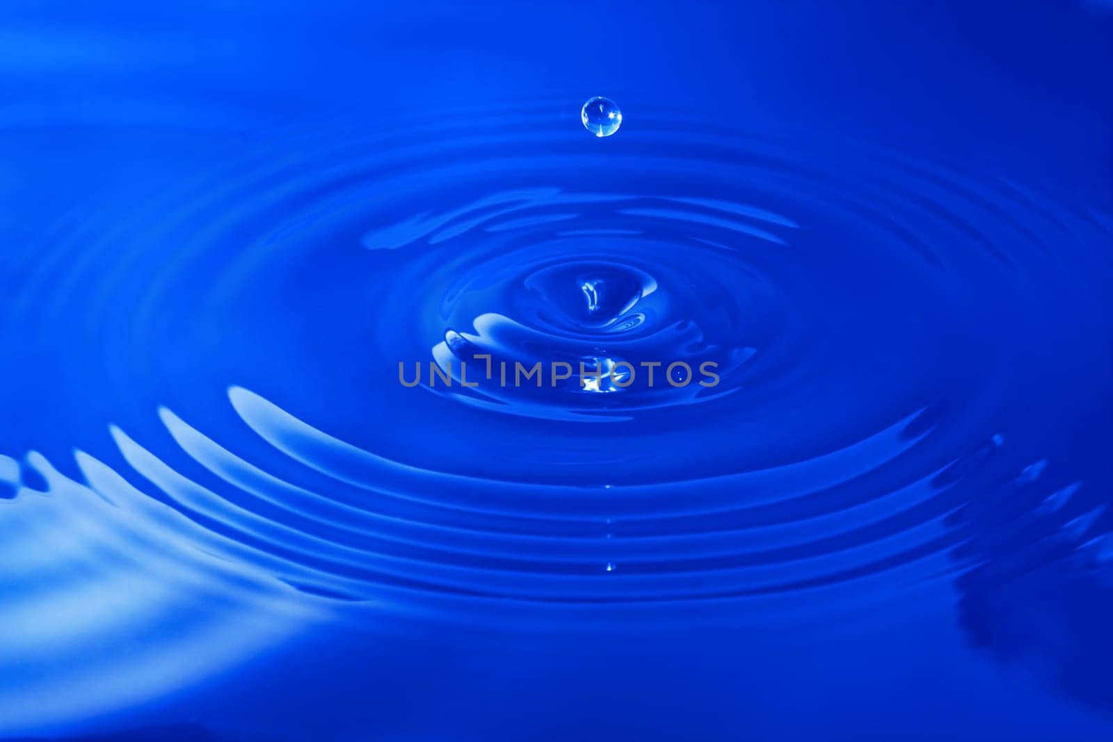 (water splash) or water or (water glass) or (water liquid) or (water clean)