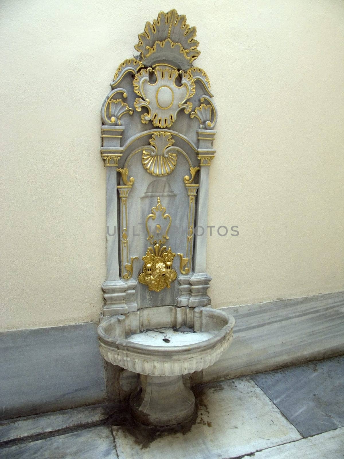 Washbasin in the Topkapi Palace, Istanbul, Turkey