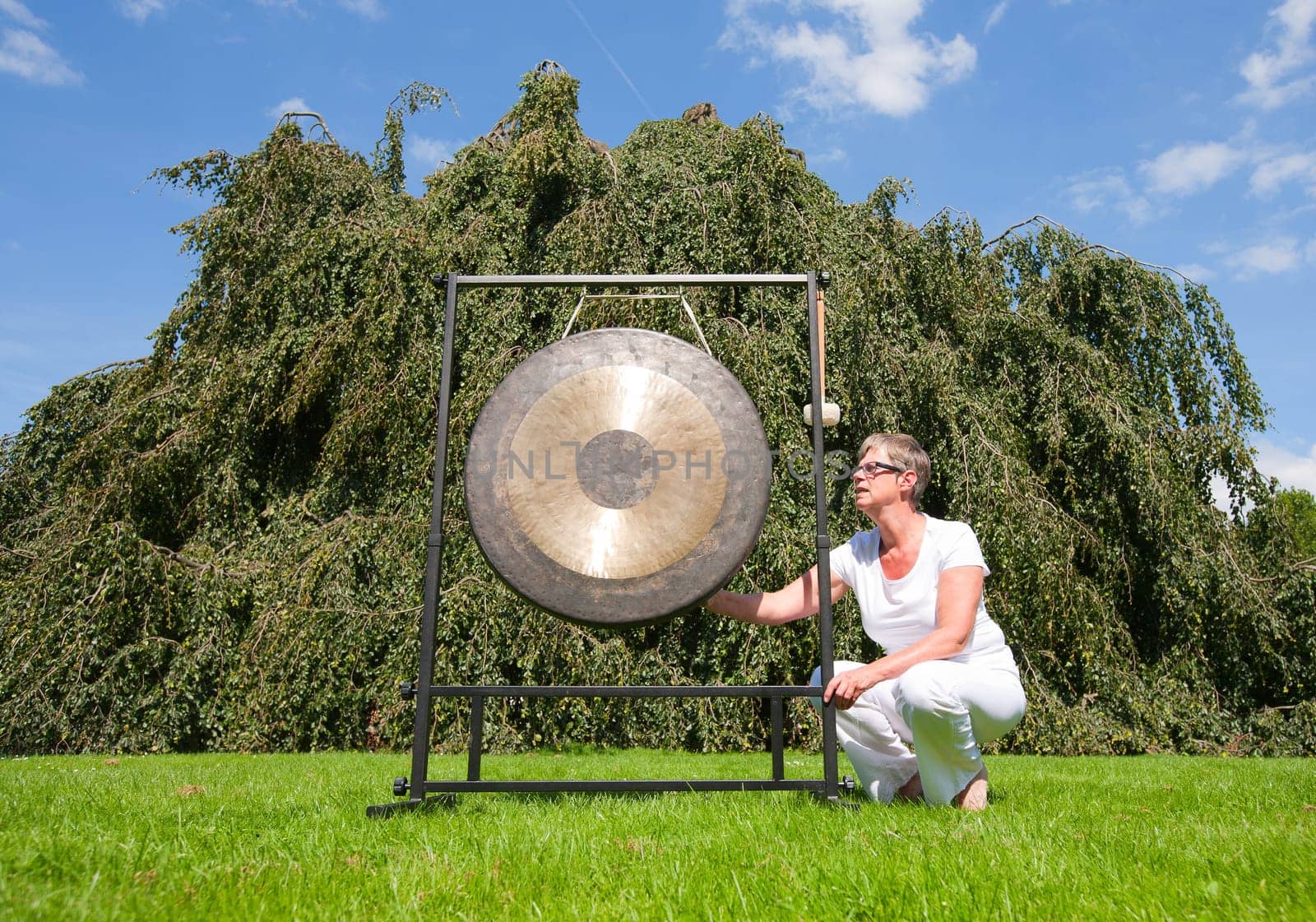 Gong used for sound healing  the gong resonates all the cells of the body simultaneously and is usefull in resolving emotional and physical dissonance