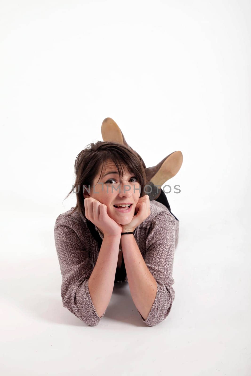 woman lengthened on the ground with hand under her mouth