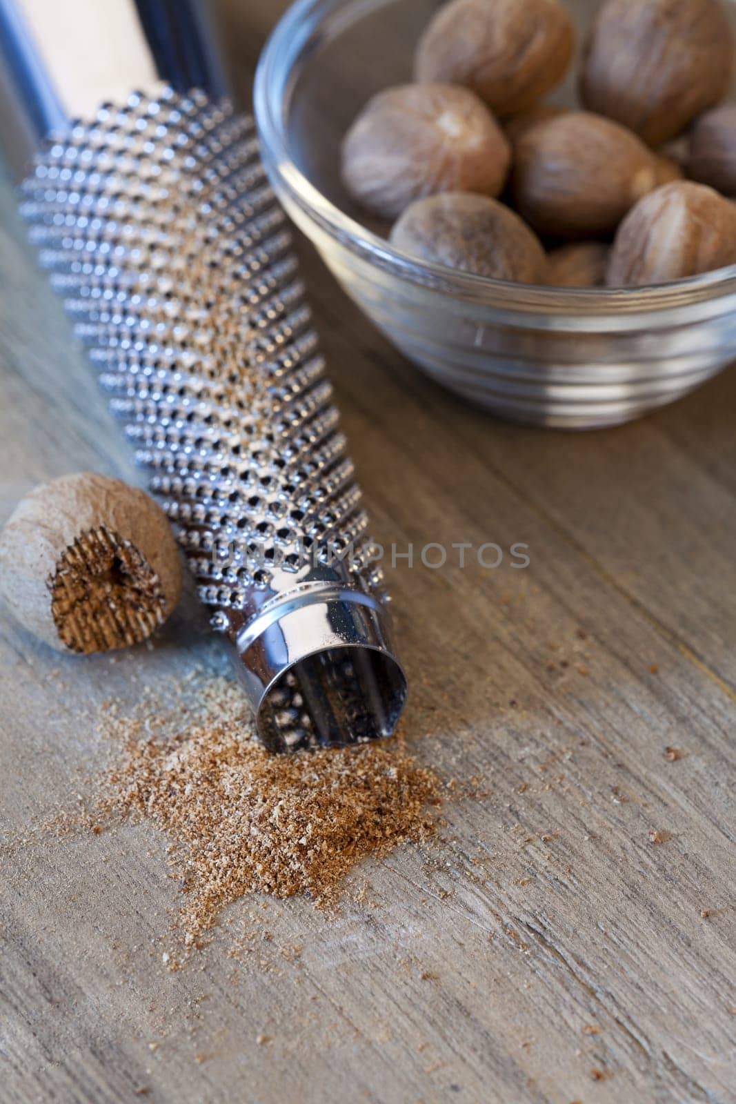 Nutmeg in a bowl next to it a shoot and powder