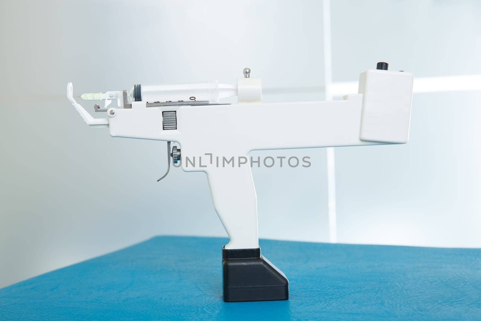 mesotherapy gun electronic with syringe profile side view