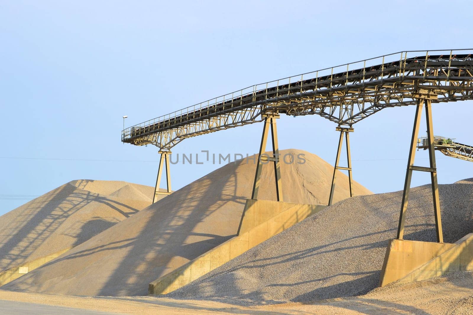 Gravel and sand in the gravel plant