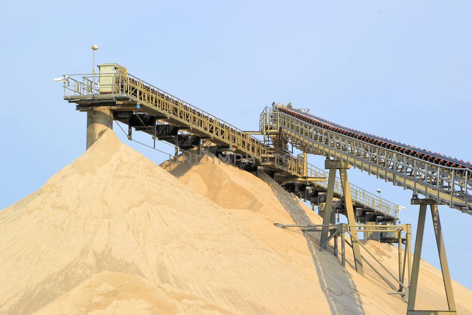 Gravel and sand in the gravel plant