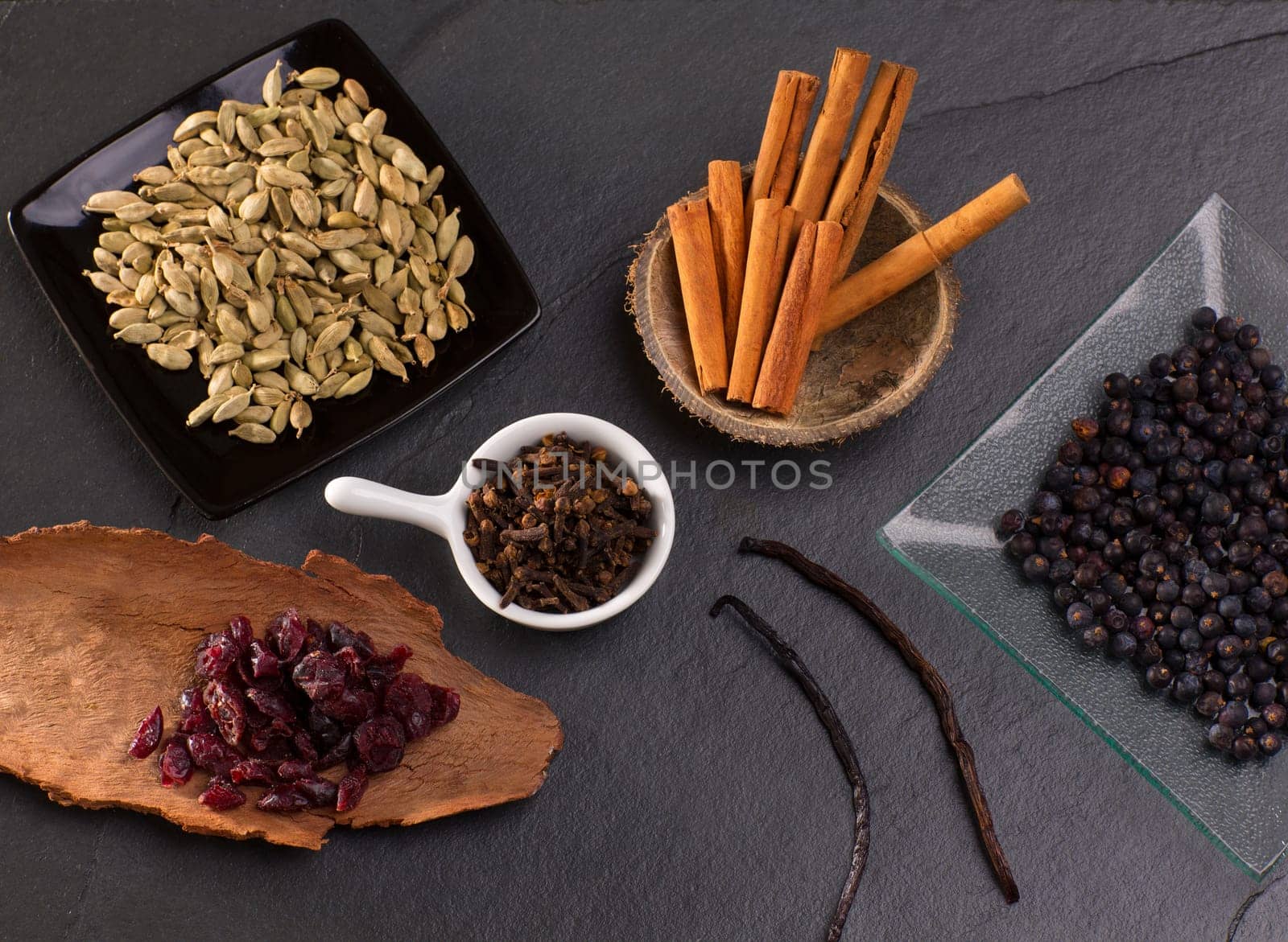 cloves cardamom cinnamon vanilla juniper berries and dried cranberries Gyn tonic spices