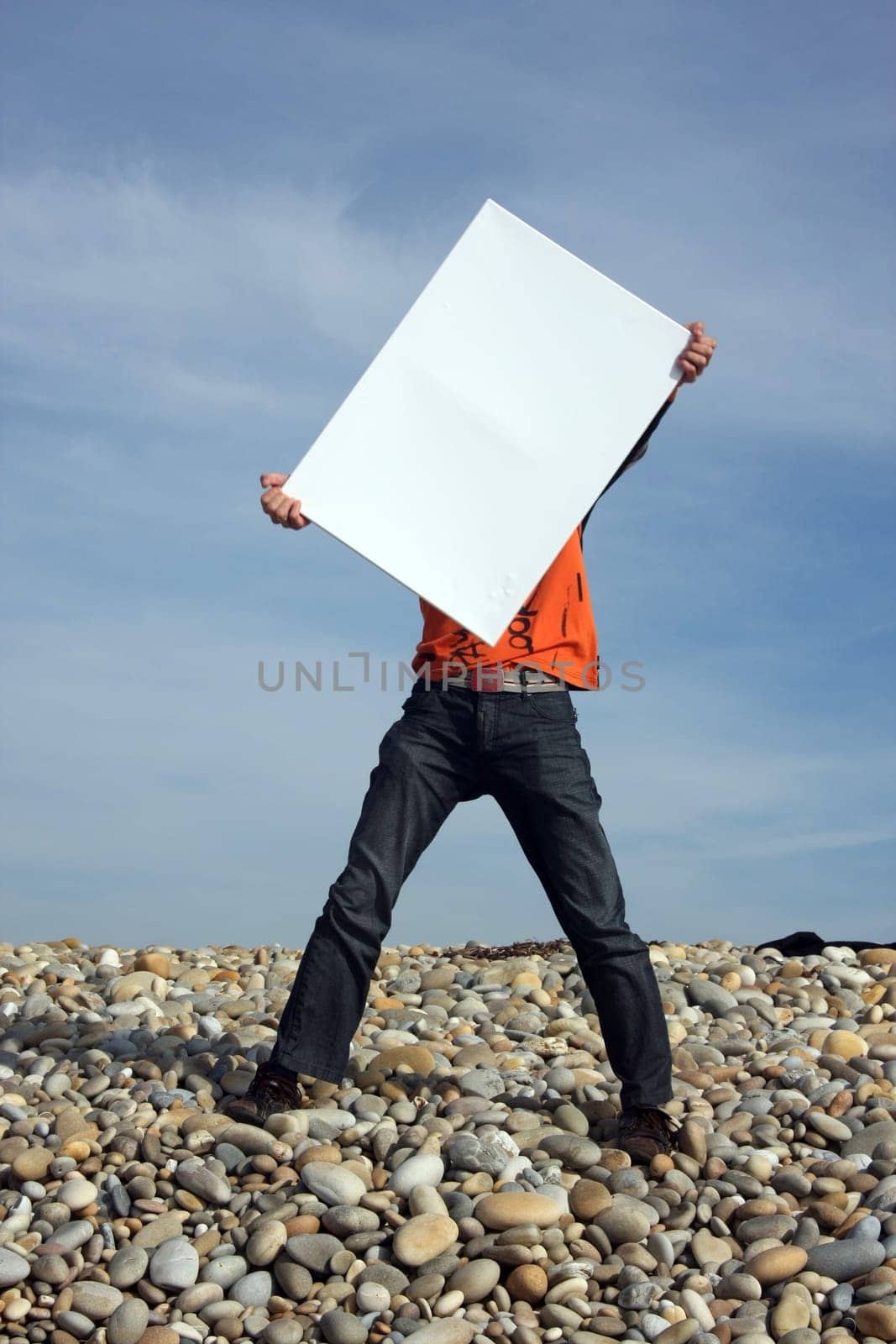 empty card hold by a man
