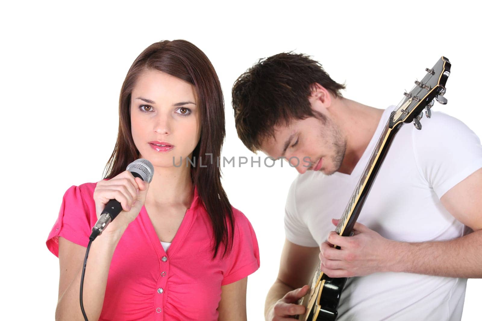 Female singer and male guitarist