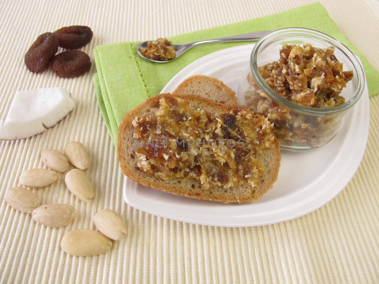 Spread made from dried fruit