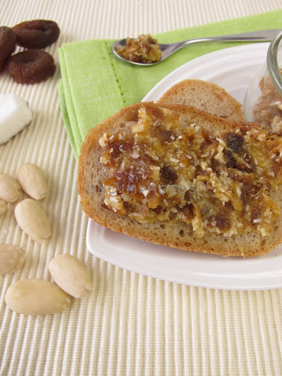 Spread made from dried fruit