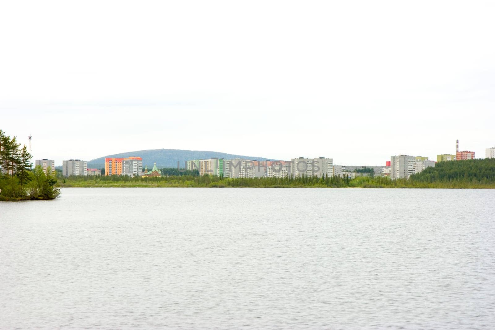 Kind on a city from outside lakes
