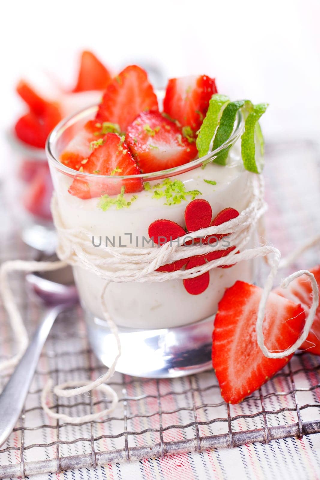Panna cotta with fresh strawberries