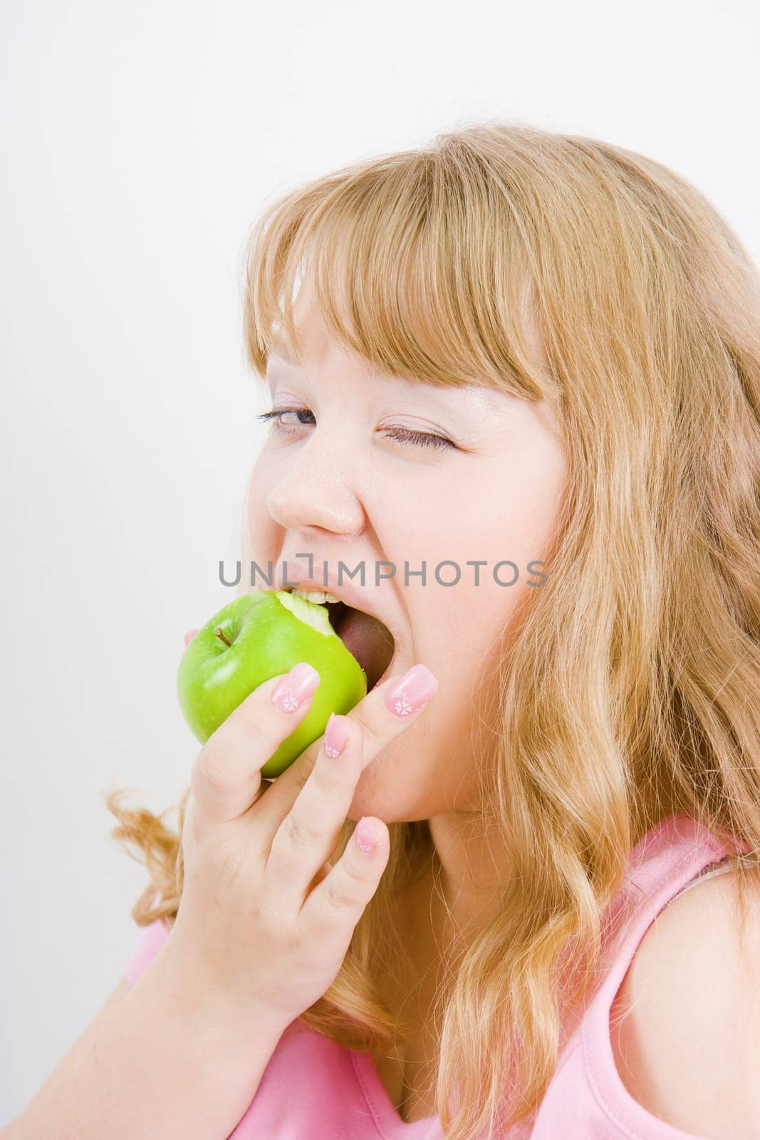 Blond gladly bite the green sour apple