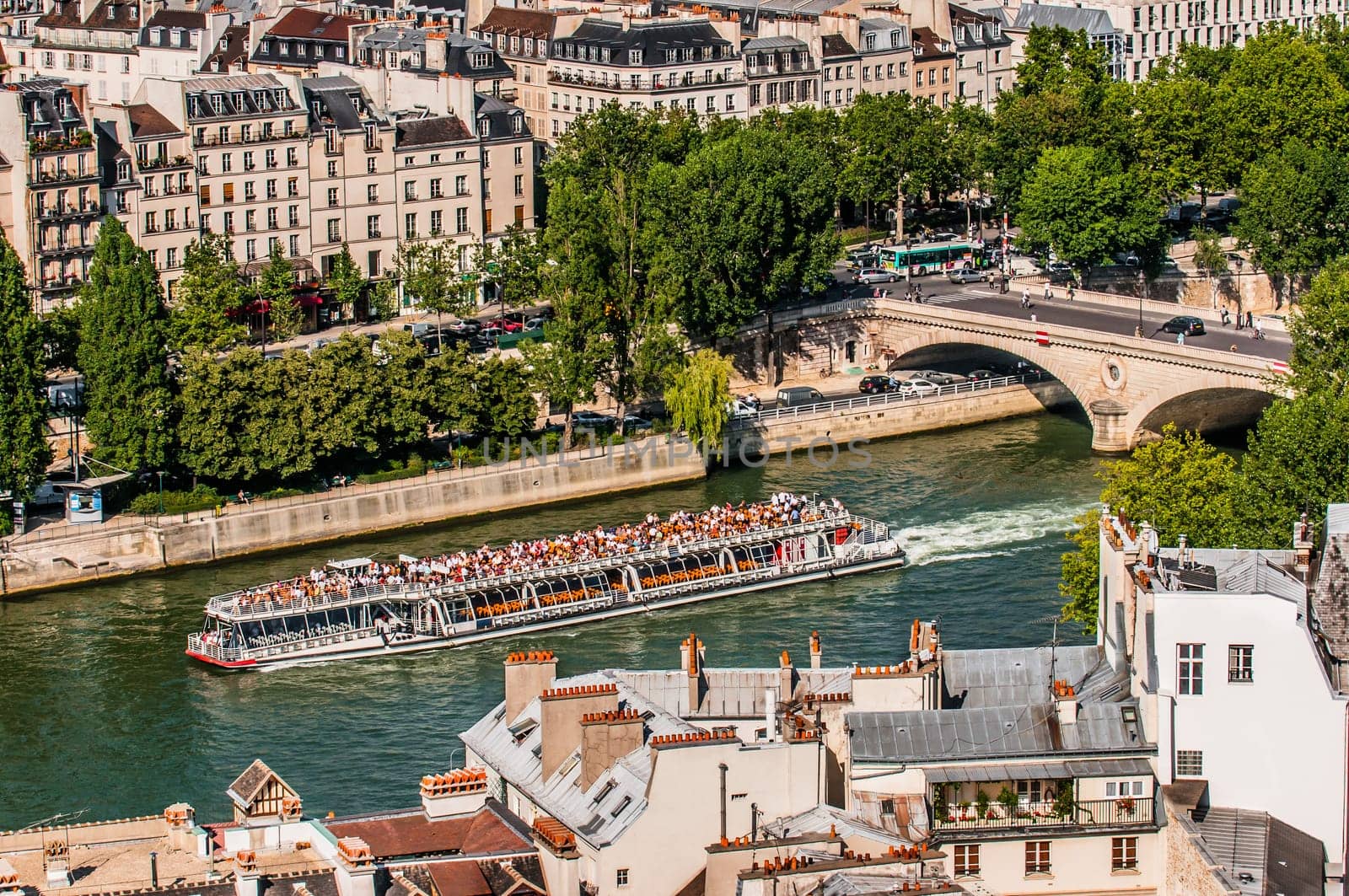 waterfront of the seine river in the city of Paris in france