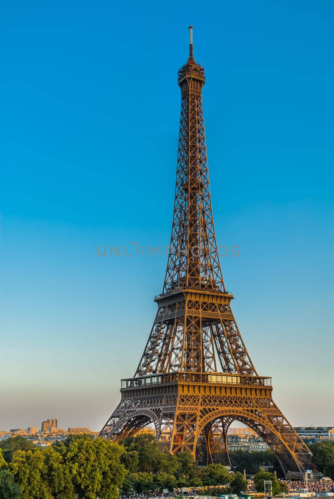 the eiffel tower in the city of Paris in france