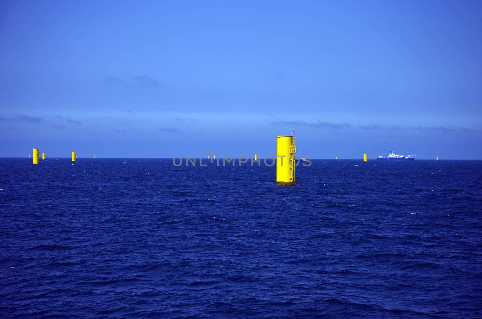 Construction of an offshore wind farm with completed foundation