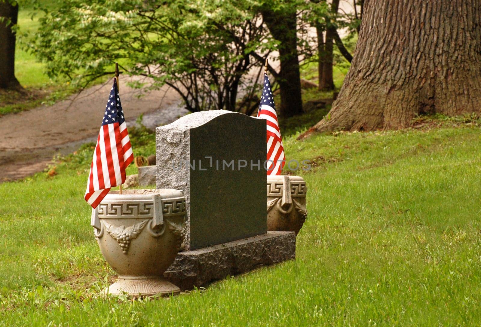Tombstone with an American flag on either side