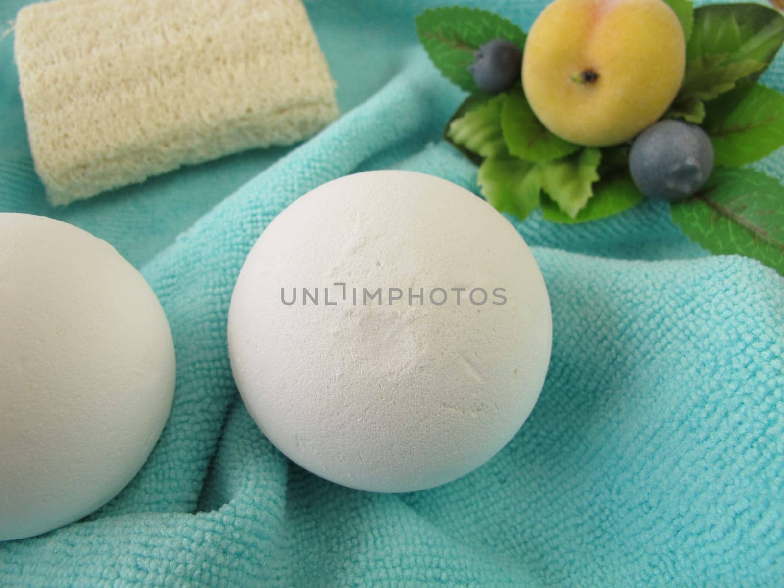 Bath shower ball