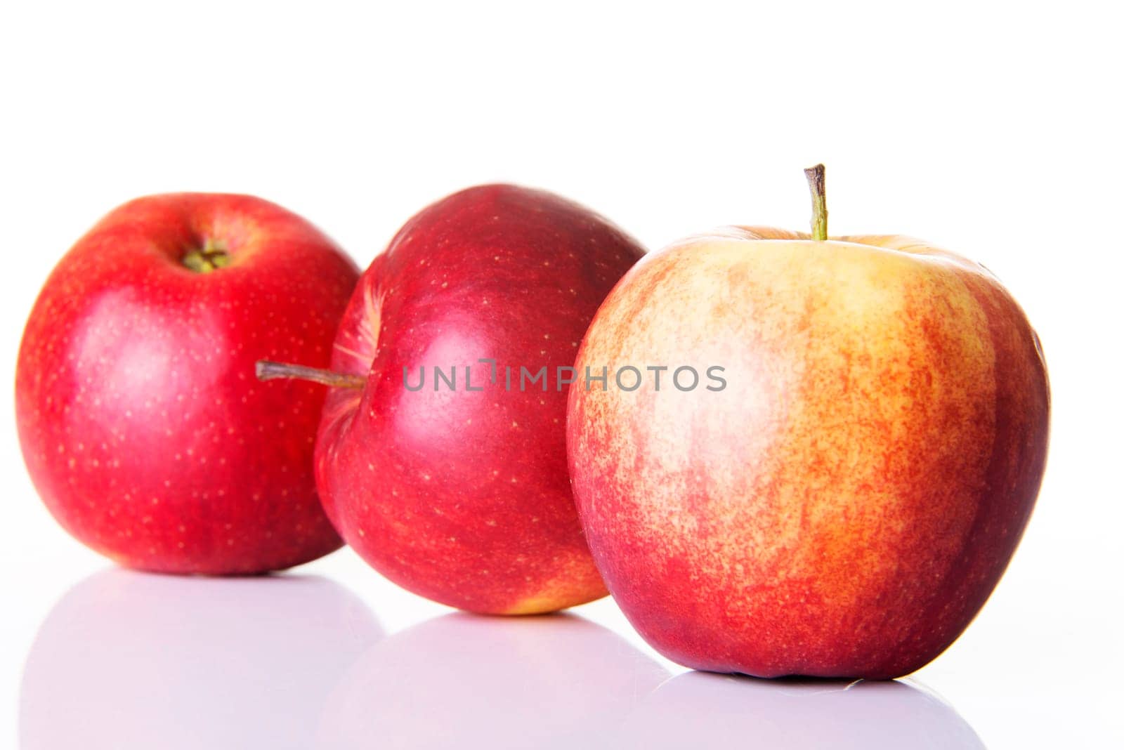 apples isolated on white background