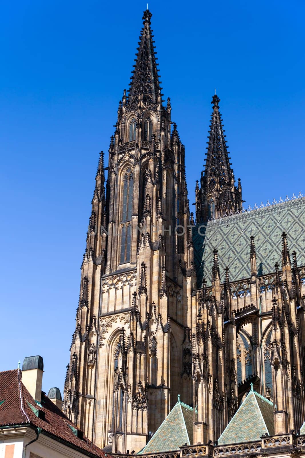 St. Vitus Cathedral is a beautiful and stately building with countless chapels, chapels, staircases, chairs) and silent but eloquent sculptures. The Cathedral started in the 14th century, and completed the construction of the 20th century. Therefore, in the architectural style of the prevailing neo-Gothic and eclectic.