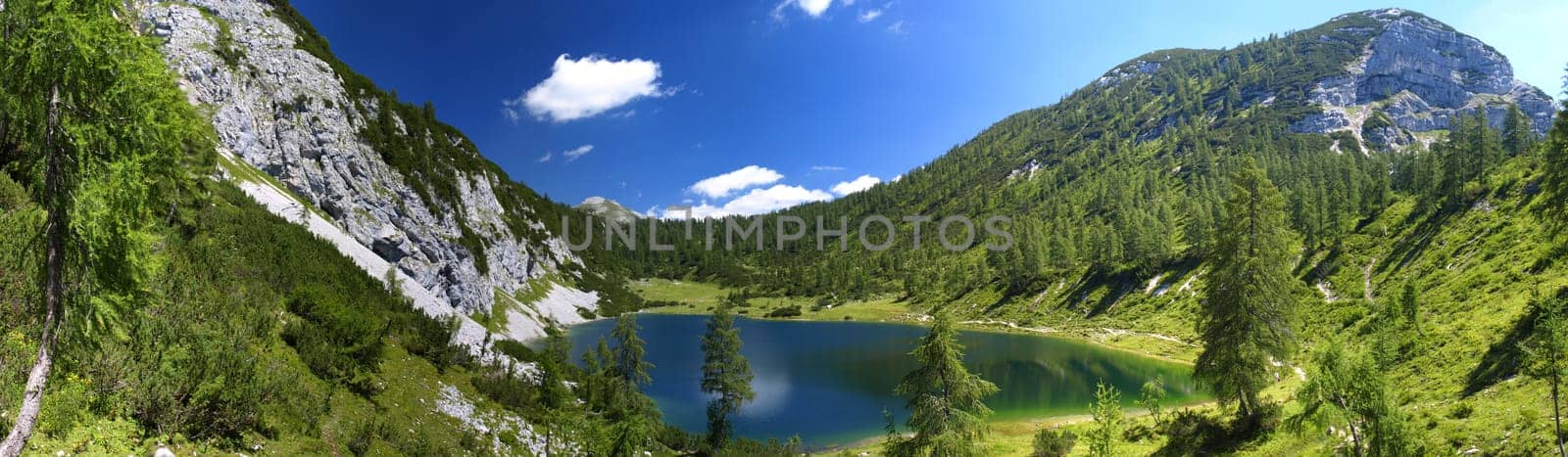 very large panoramic view of the lake in the mountains