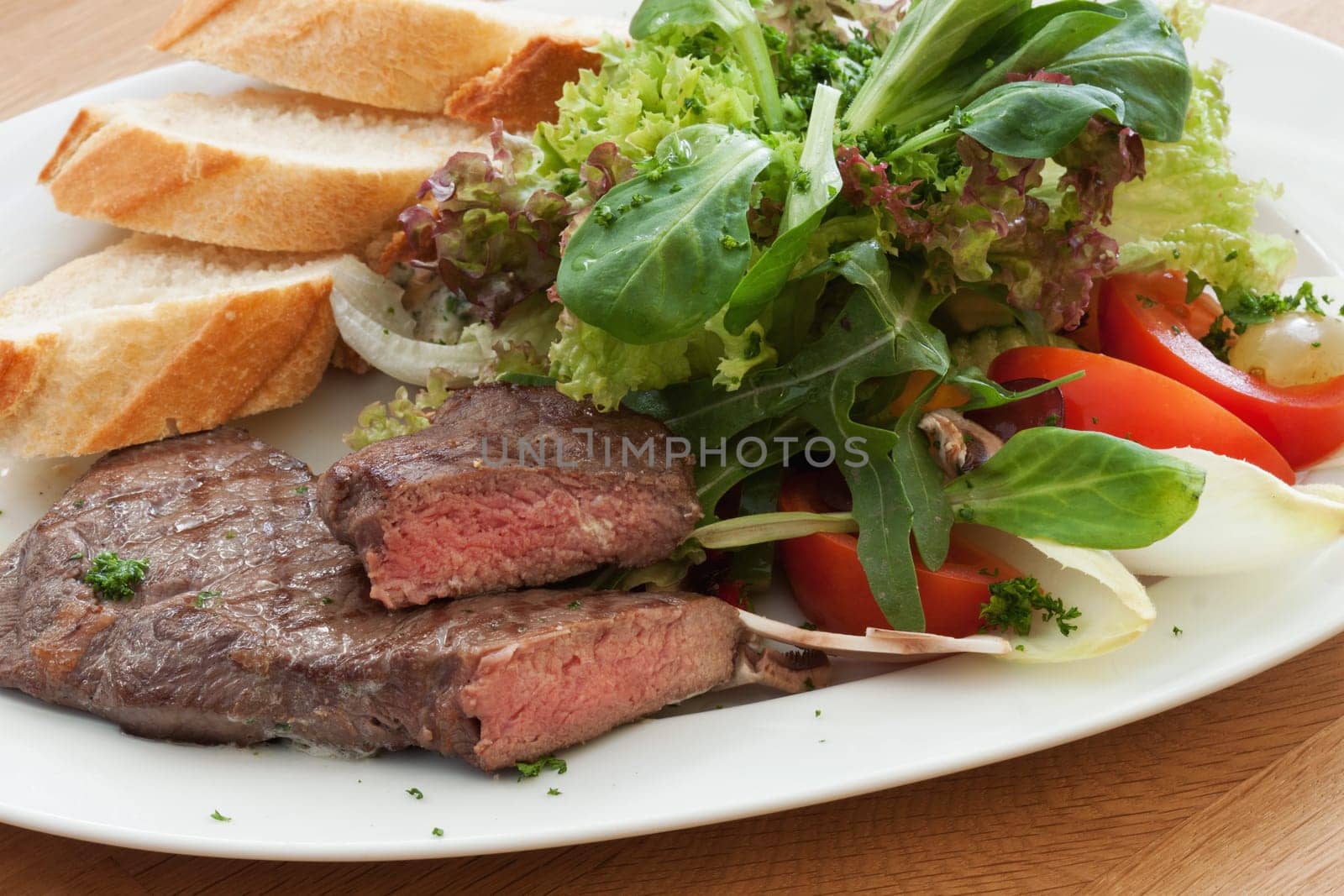 Rump steak with salad