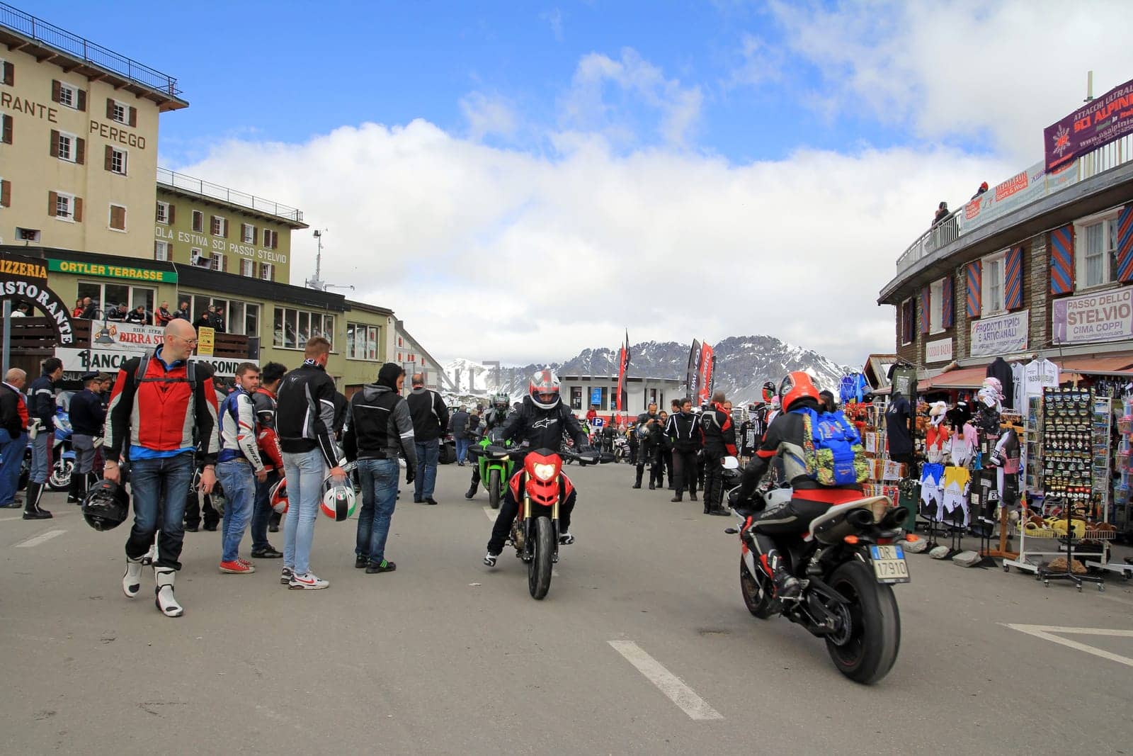 International motorcycle meeting in July on the Stelvio Pass