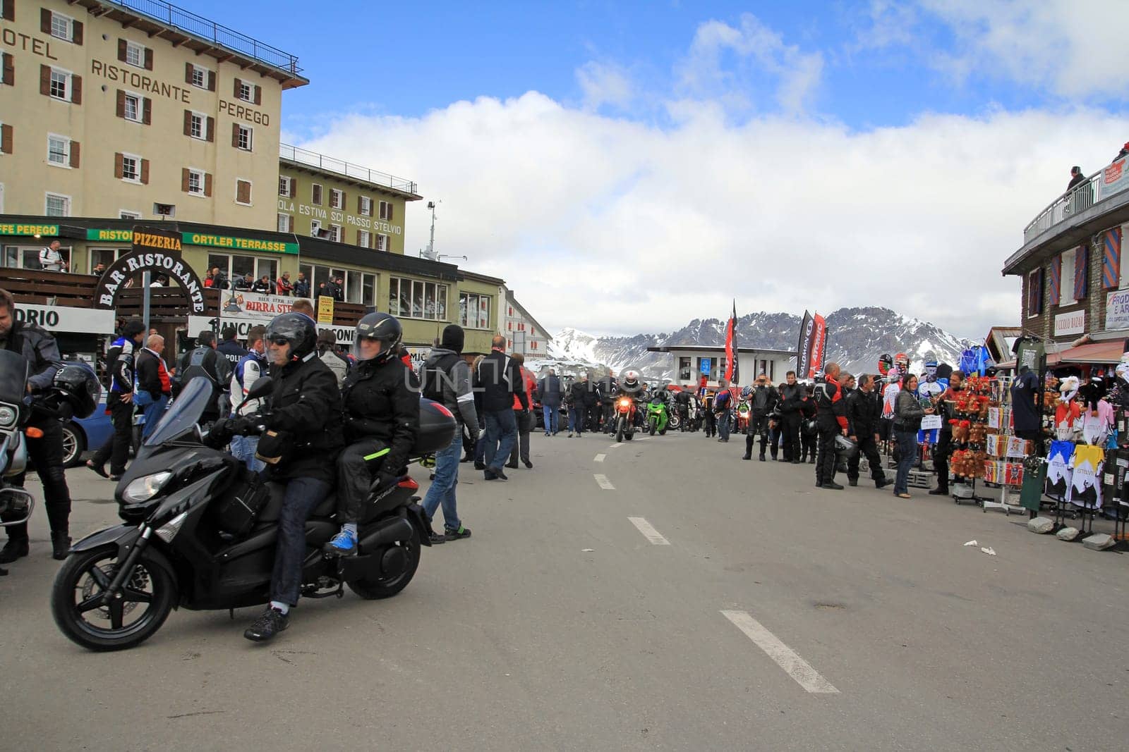 International motorcycle meeting in July on the Stelvio Pass