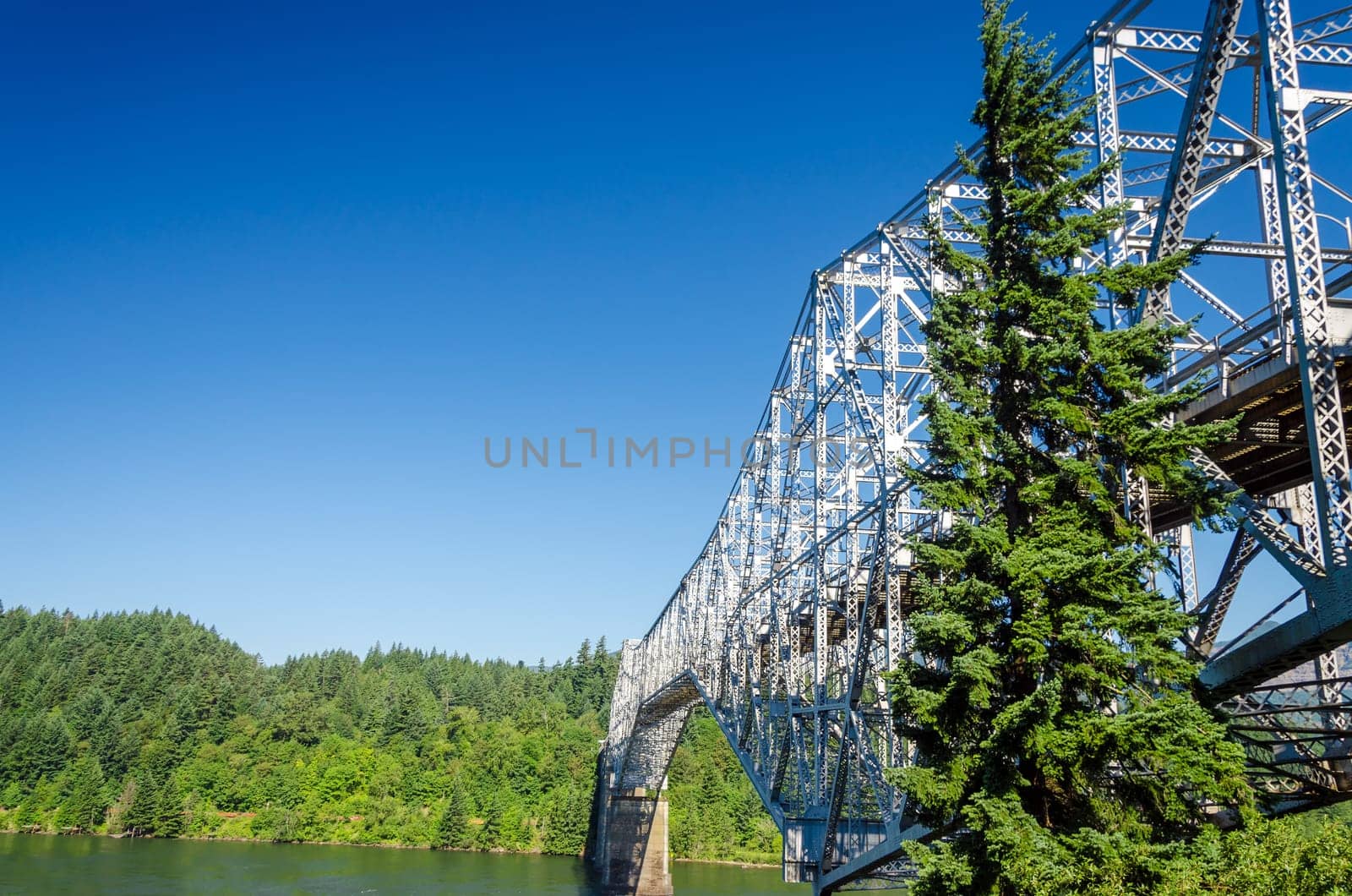 Bridge of the Gods passing over the Columbia River connecting Oregon and Washington