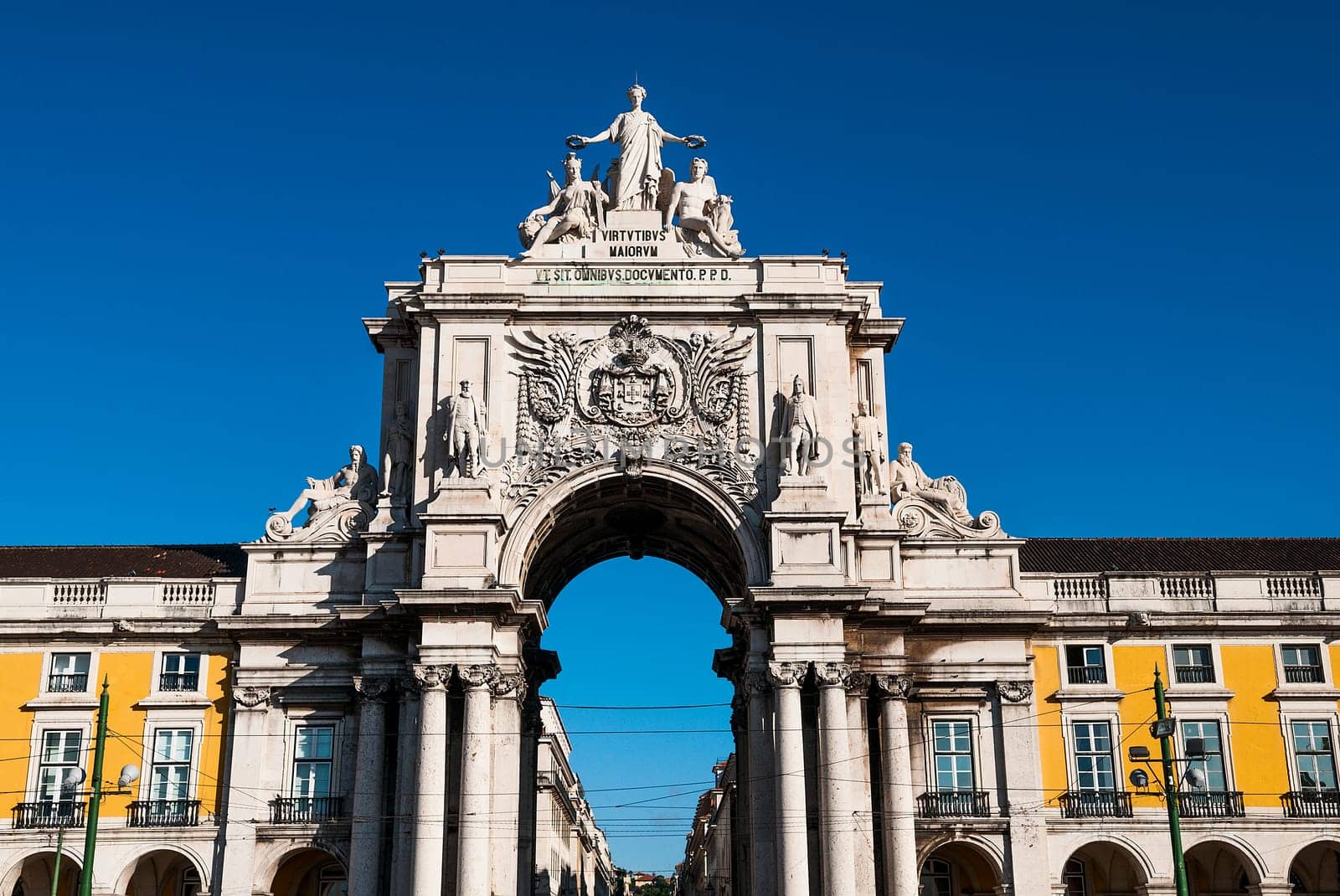 Famous arch at the Praca do Comercio showing Viriatus, Vasco da Gama, Pombal and Nuno Alvares Pereira