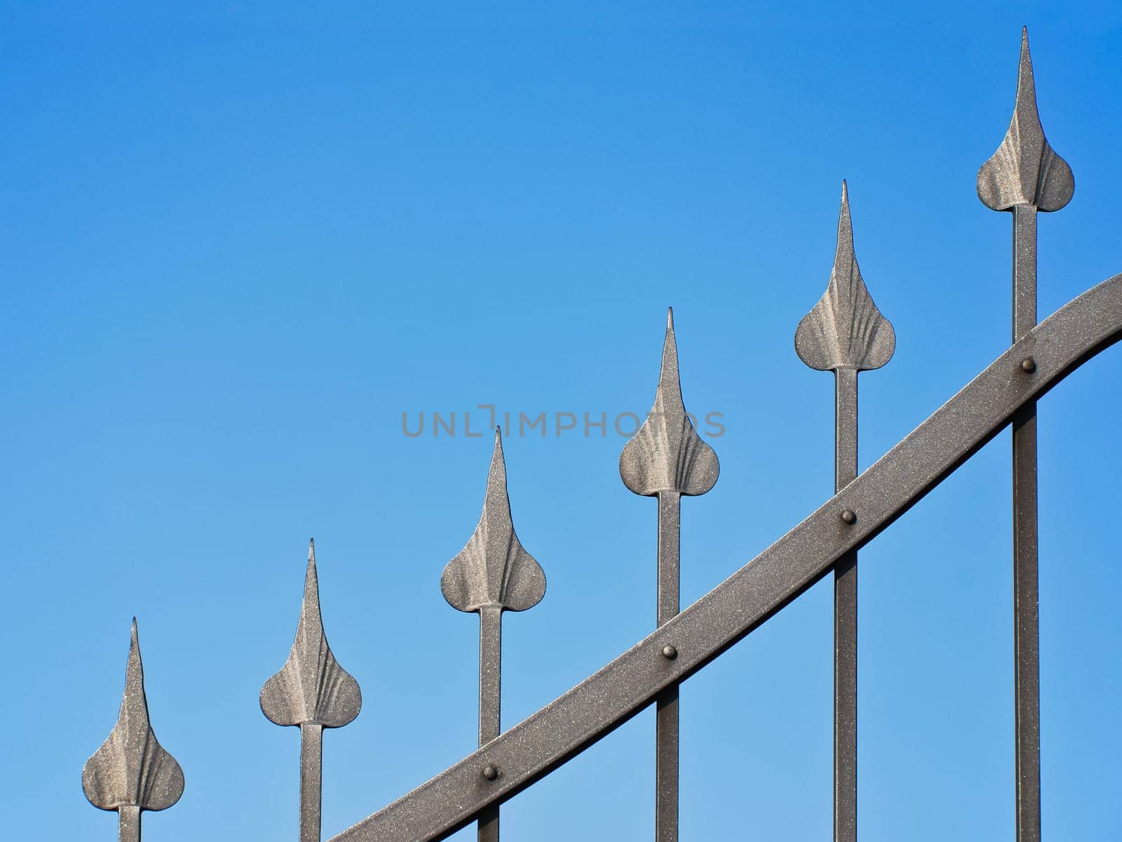 Tips of a fence