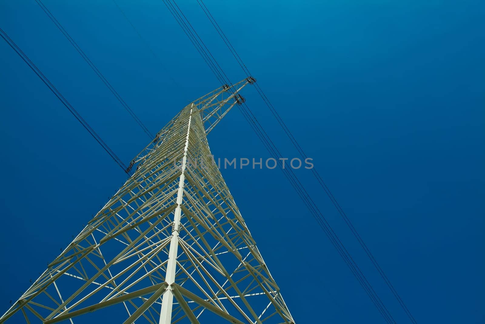 Mast of a high-current line overland