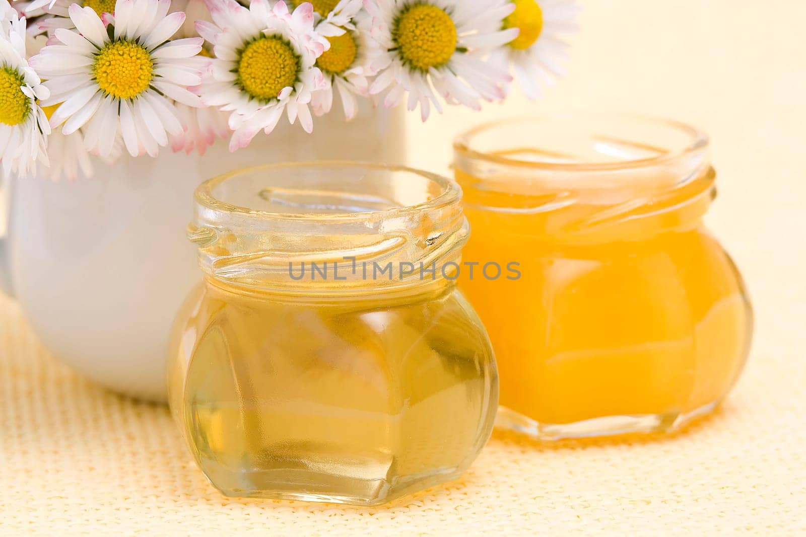 honey and daisies