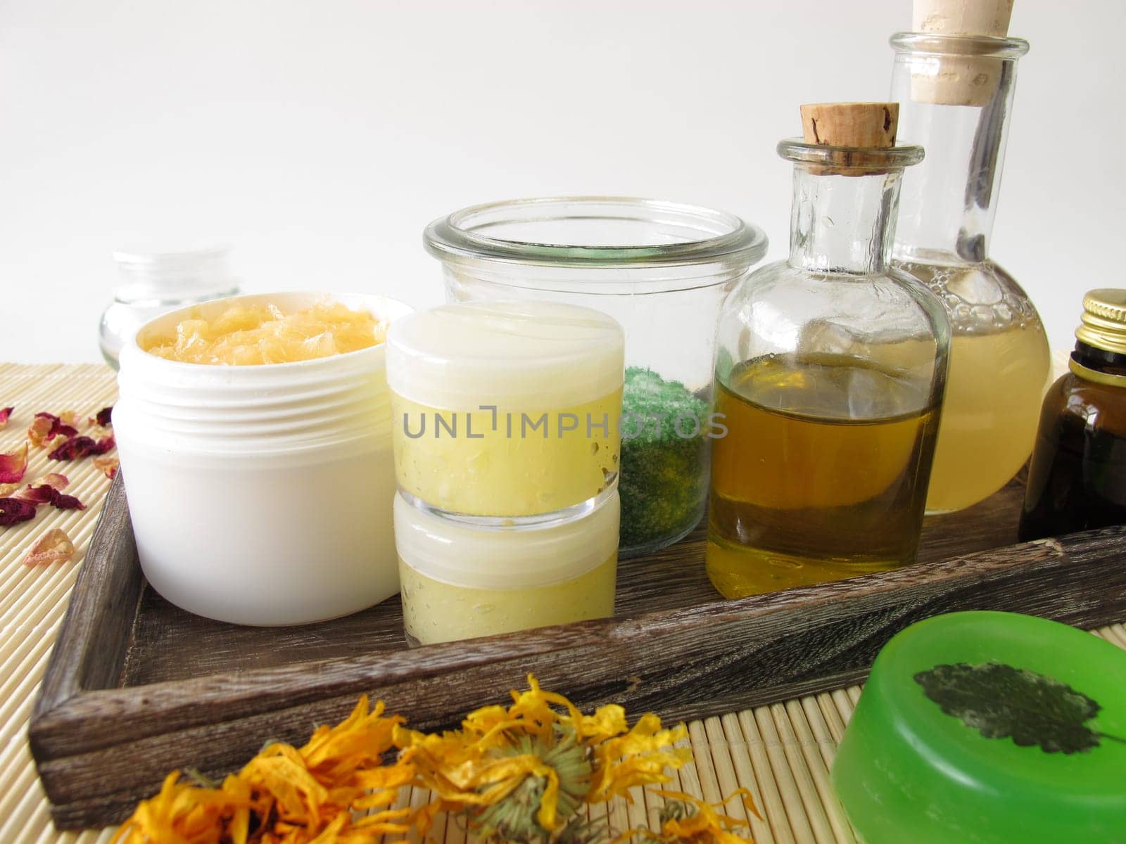 Ingredients and utensils for homemade cosmetics