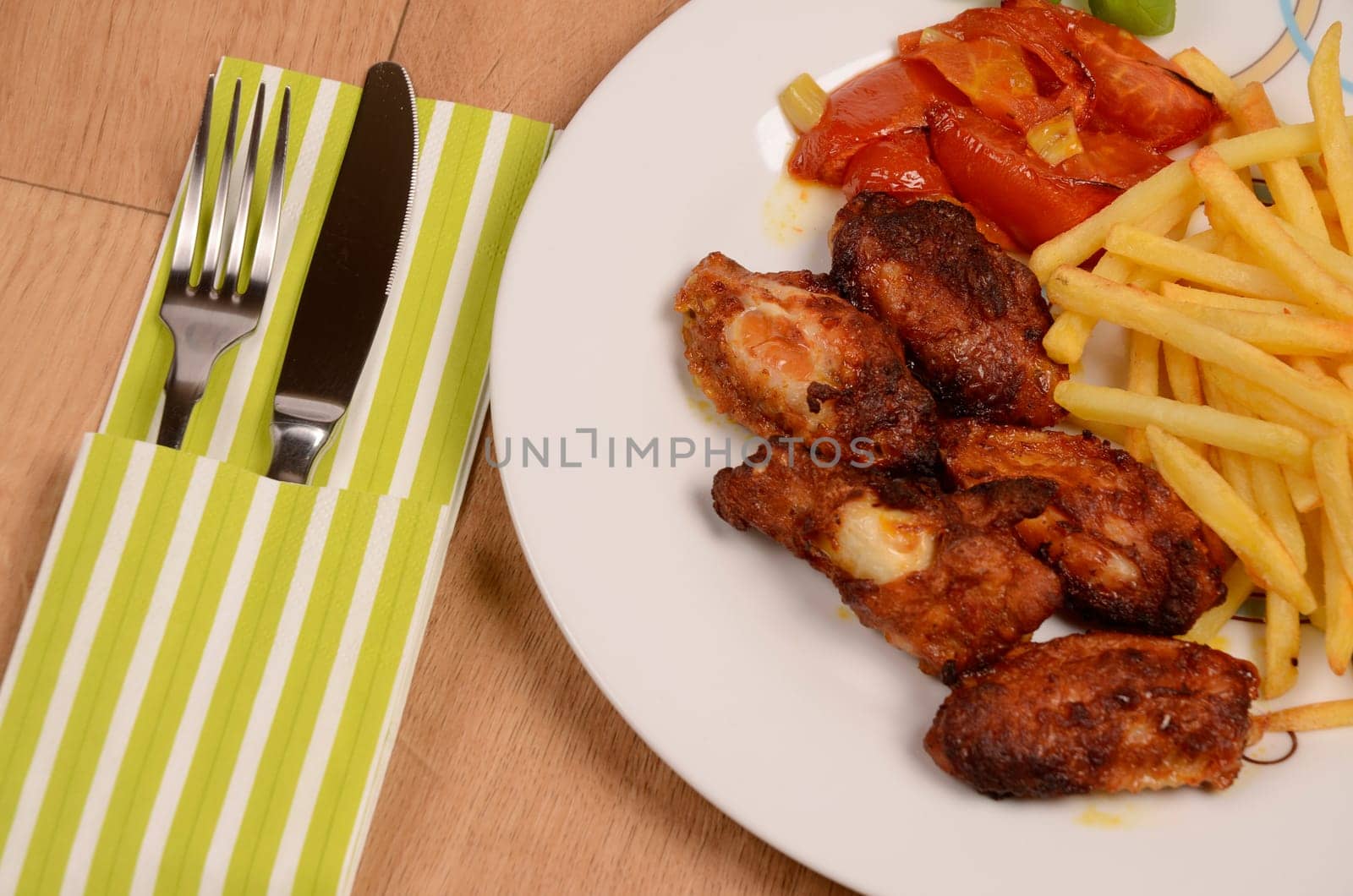 Curry chicken with tomatoes and fried potatoes