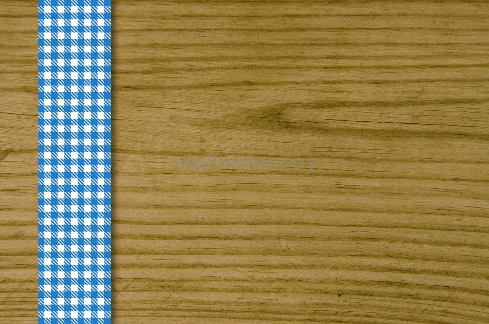 Wooden background with tablecloth décor in blue and white