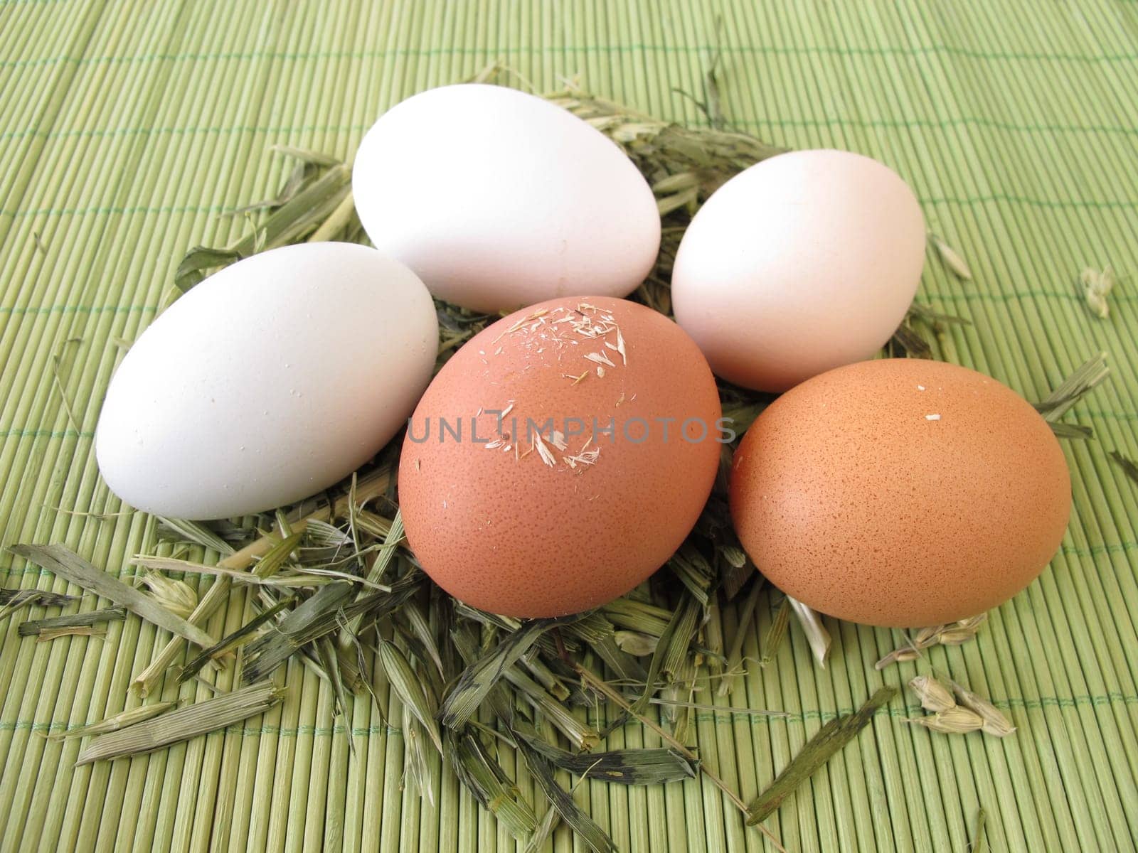 Naturally colourful eggs in straw