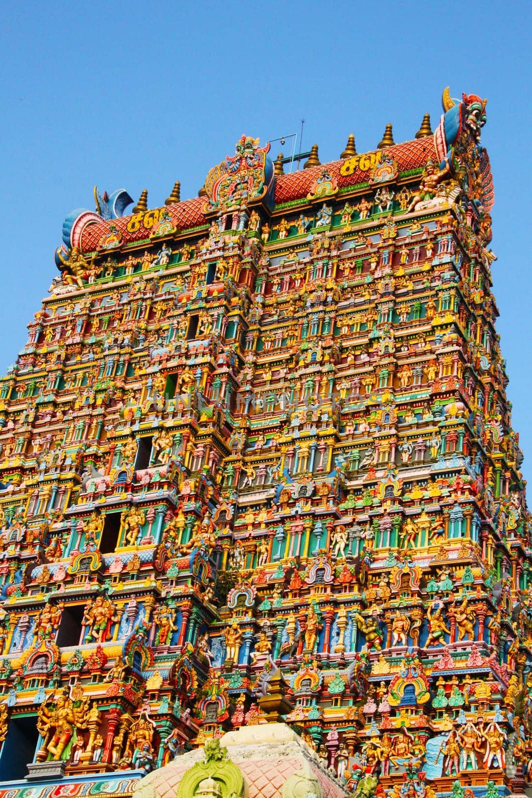 Meenakshi Amman Kovil is a historic Hindu temple located in the southern bank of river Vaigai in the city of Madurai, Tamil Nadu, India.