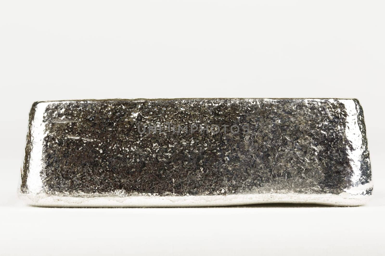 Side view of a 1kg silver bar