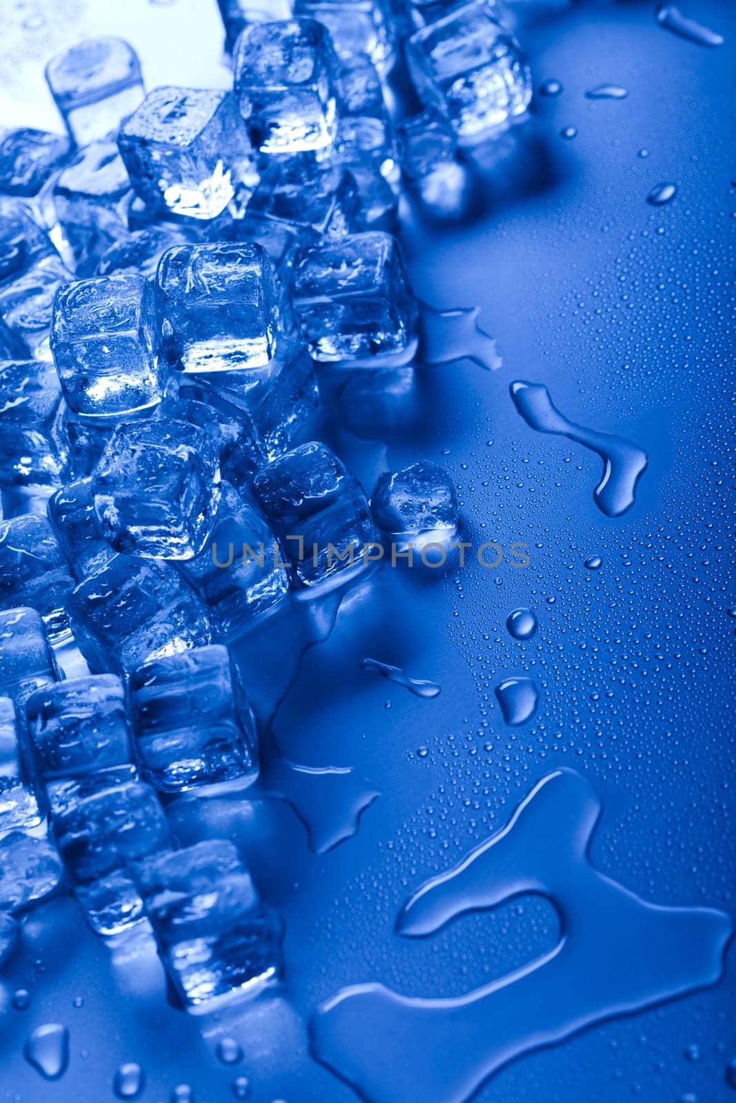 Shiny ice cubes