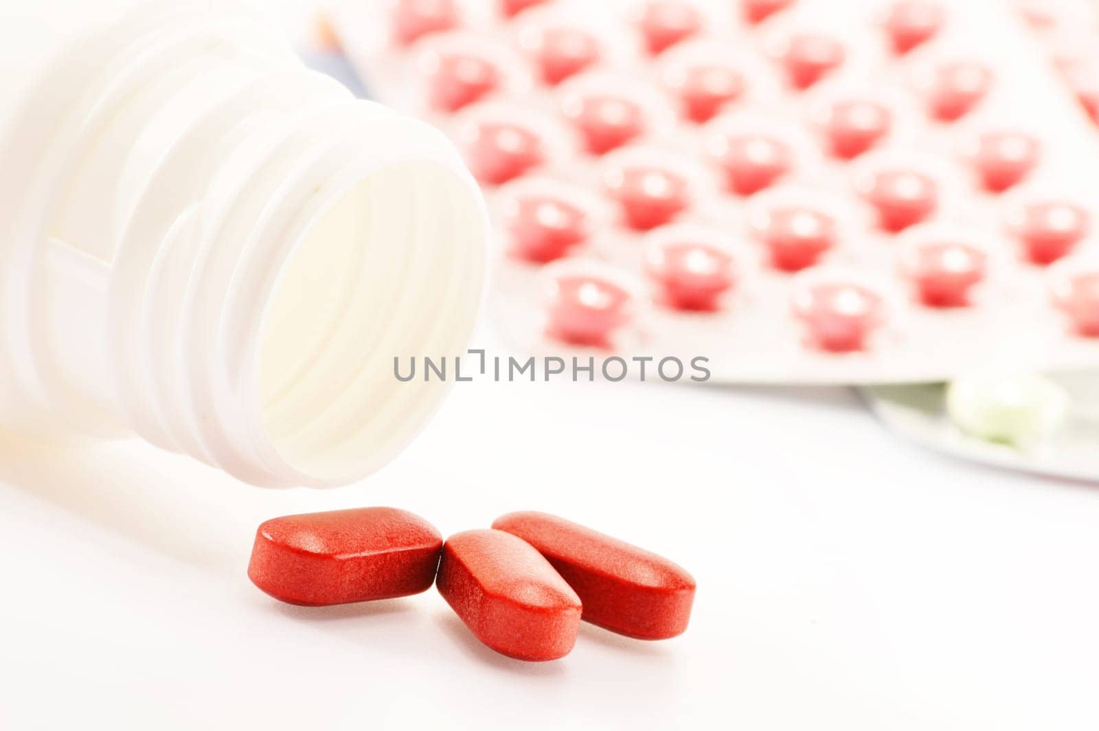 Composition with dietary supplement capsules and drug pills