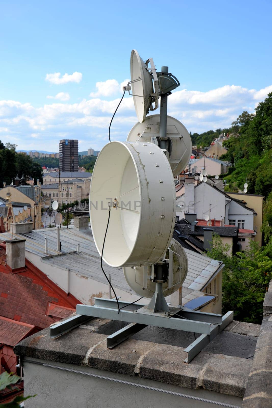Antenna system on a roof
