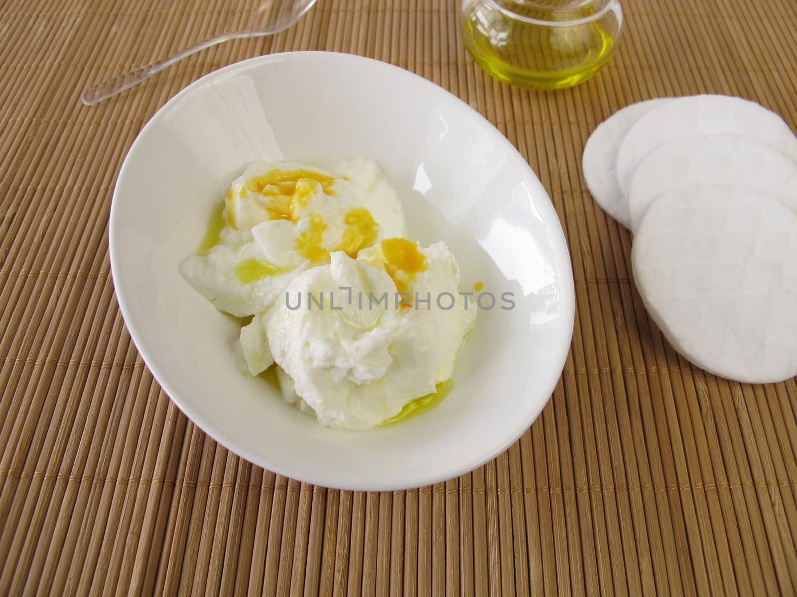 Rich face mask with cottage cheese,yogurt,olive oil and egg yolk