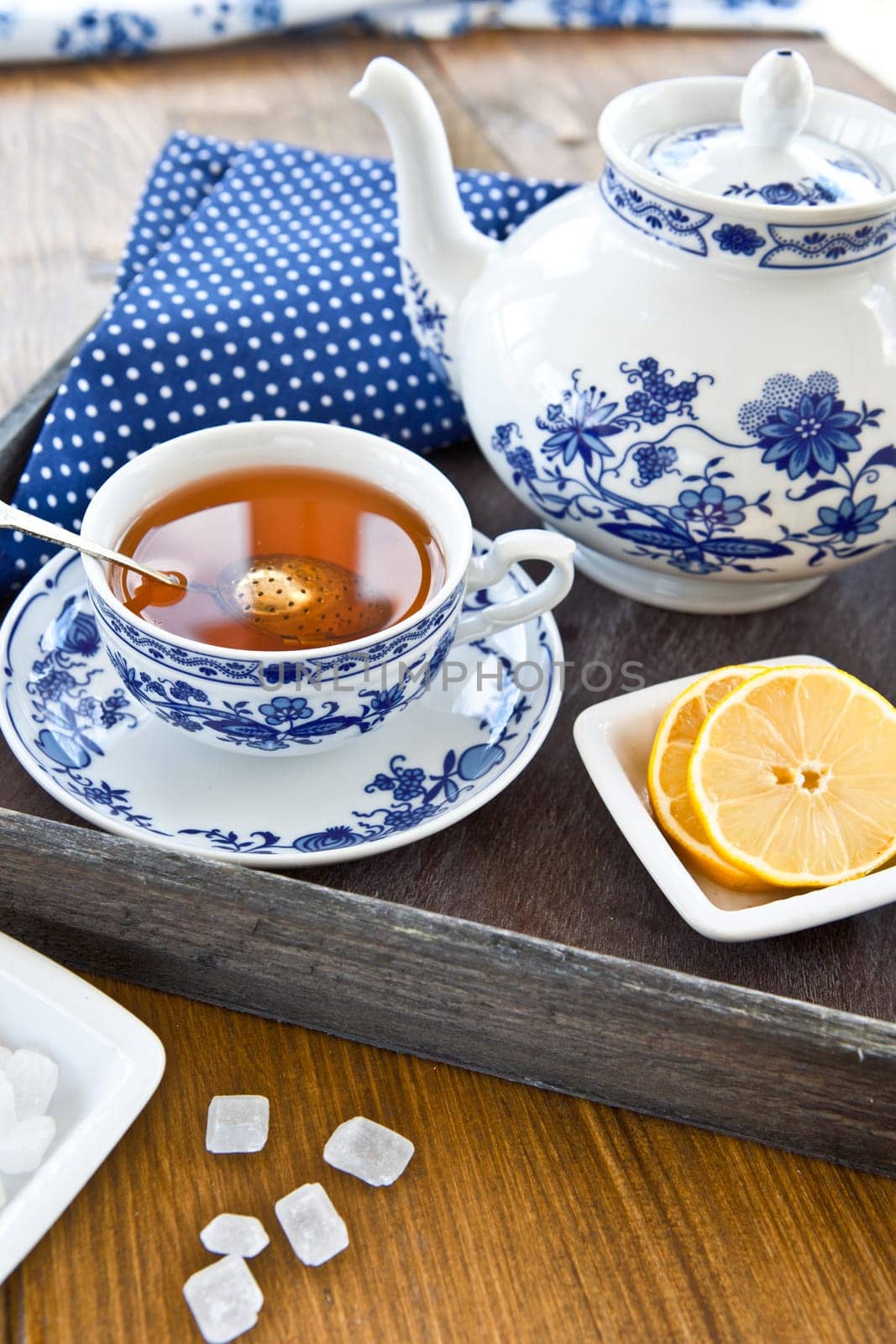 Tea in porcelain dishes with fresh lemon
