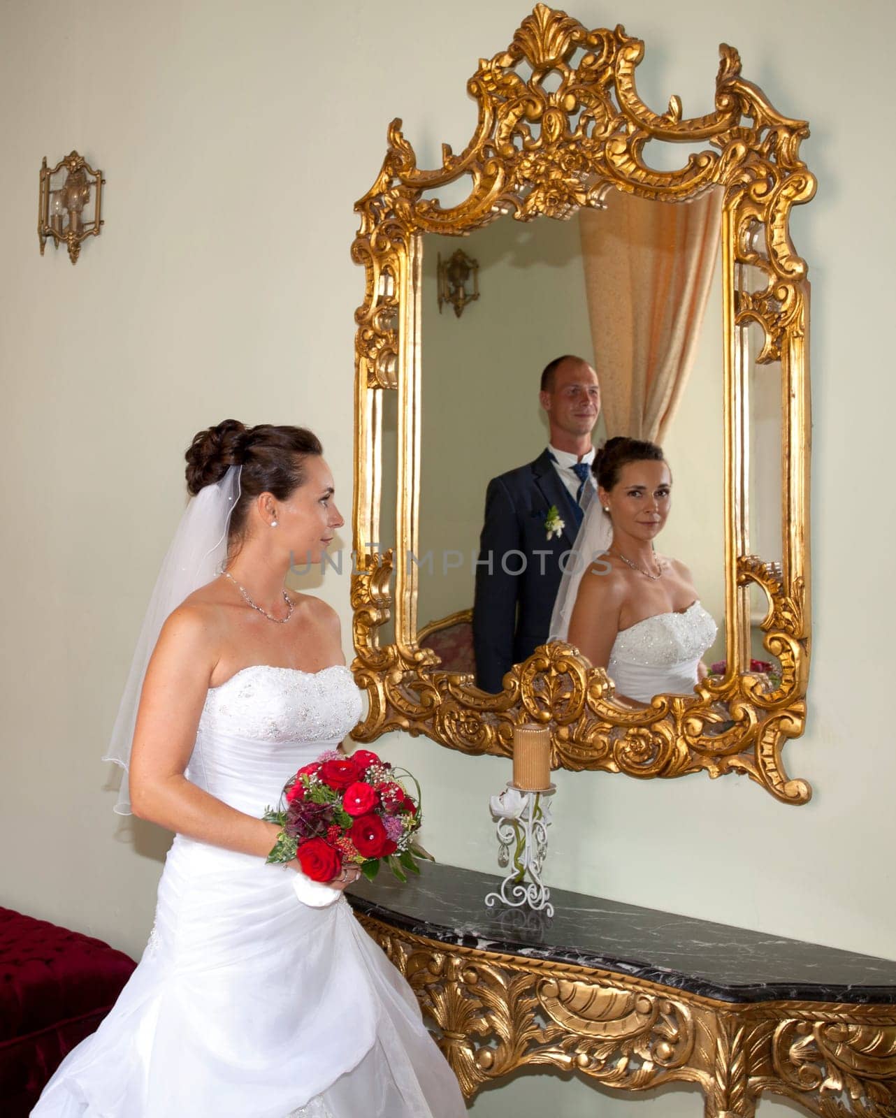 Wedding couple in the mirror