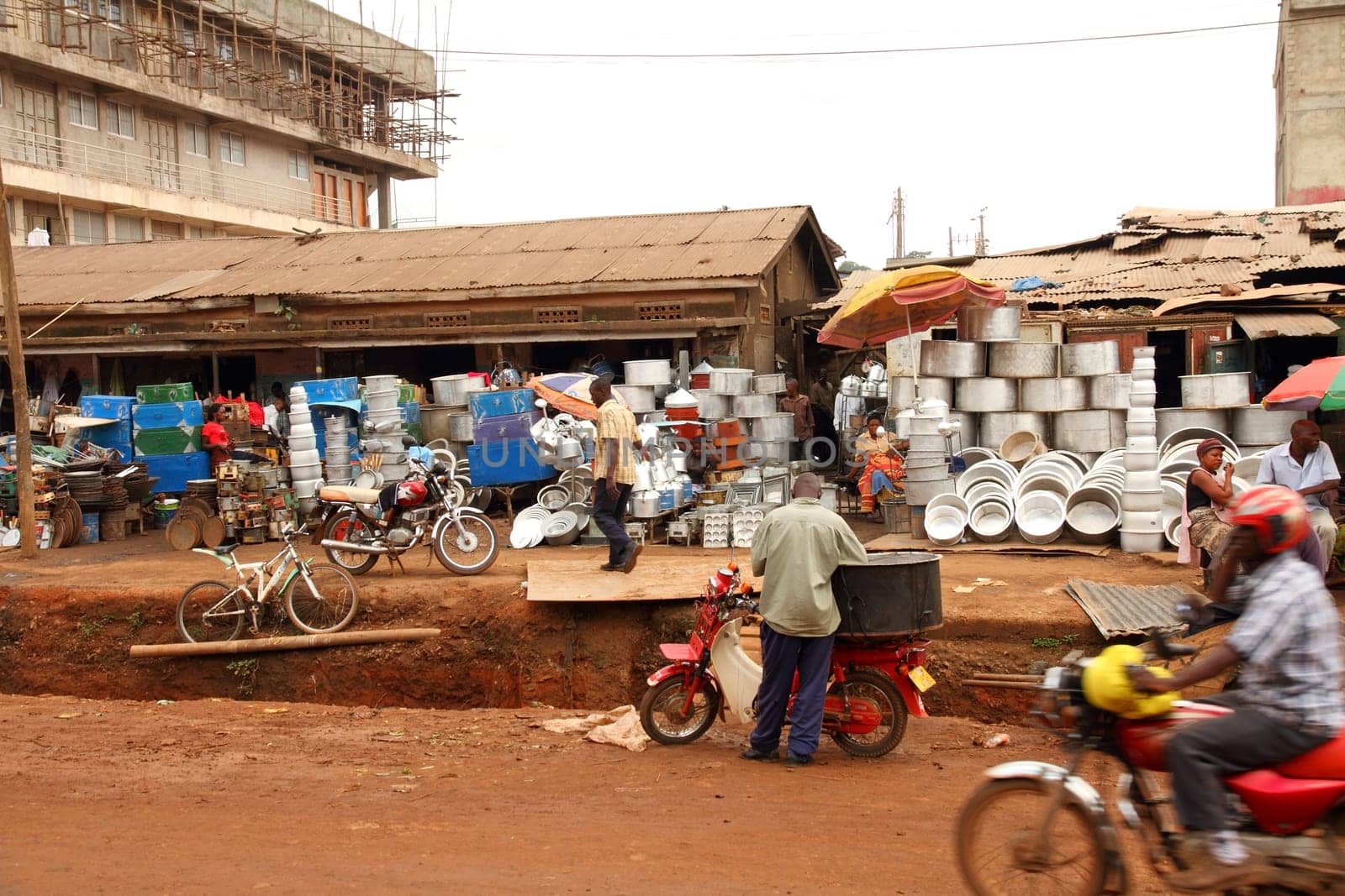KAMPALA, UGANDA - SEPTEMBER 28, 2012. Vendors sell a variety of pots, pans, and chests on the streets of Kampala, Uganda on September 28,2012.