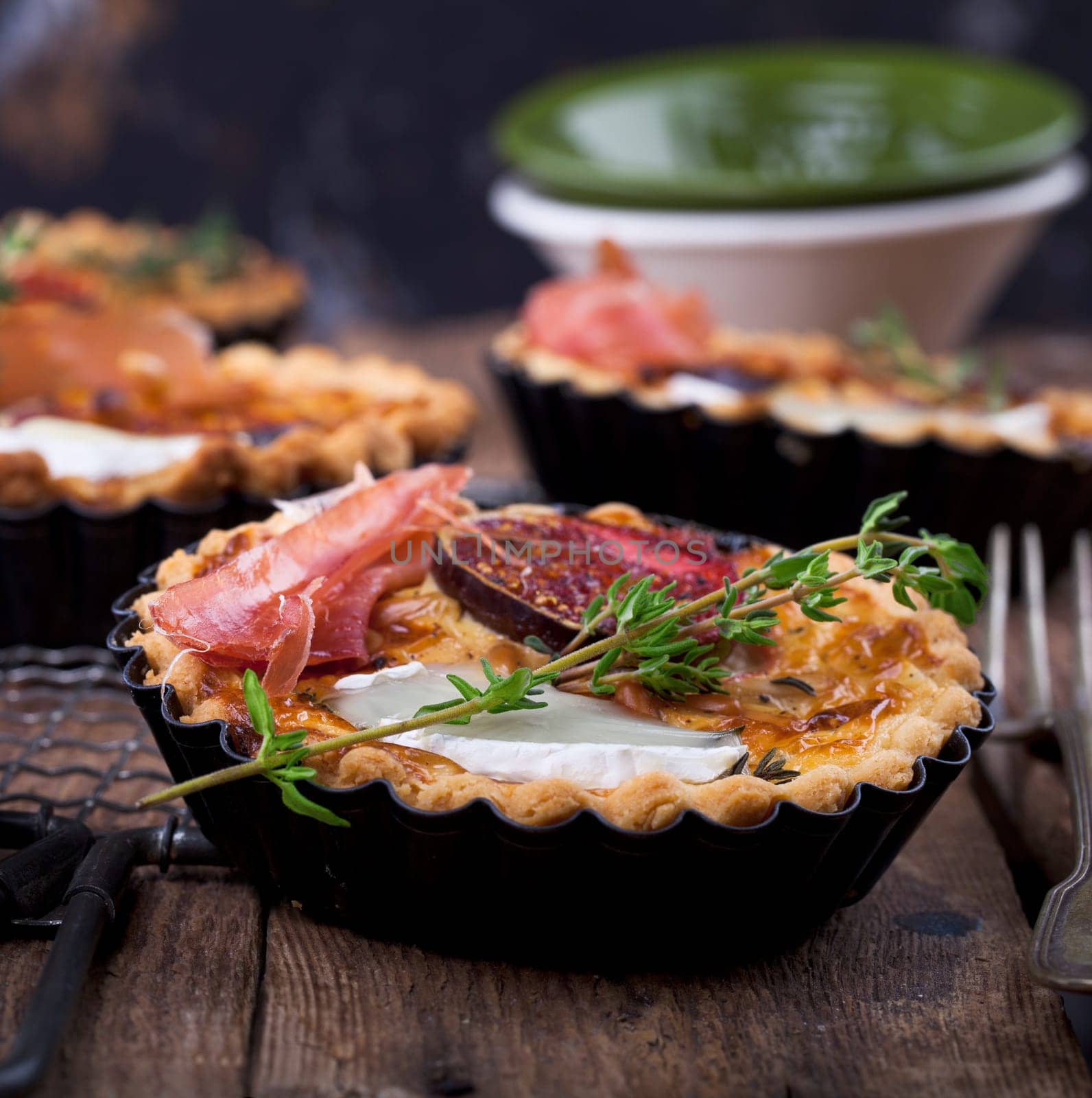 Tart with figs,goat cheese and thyme