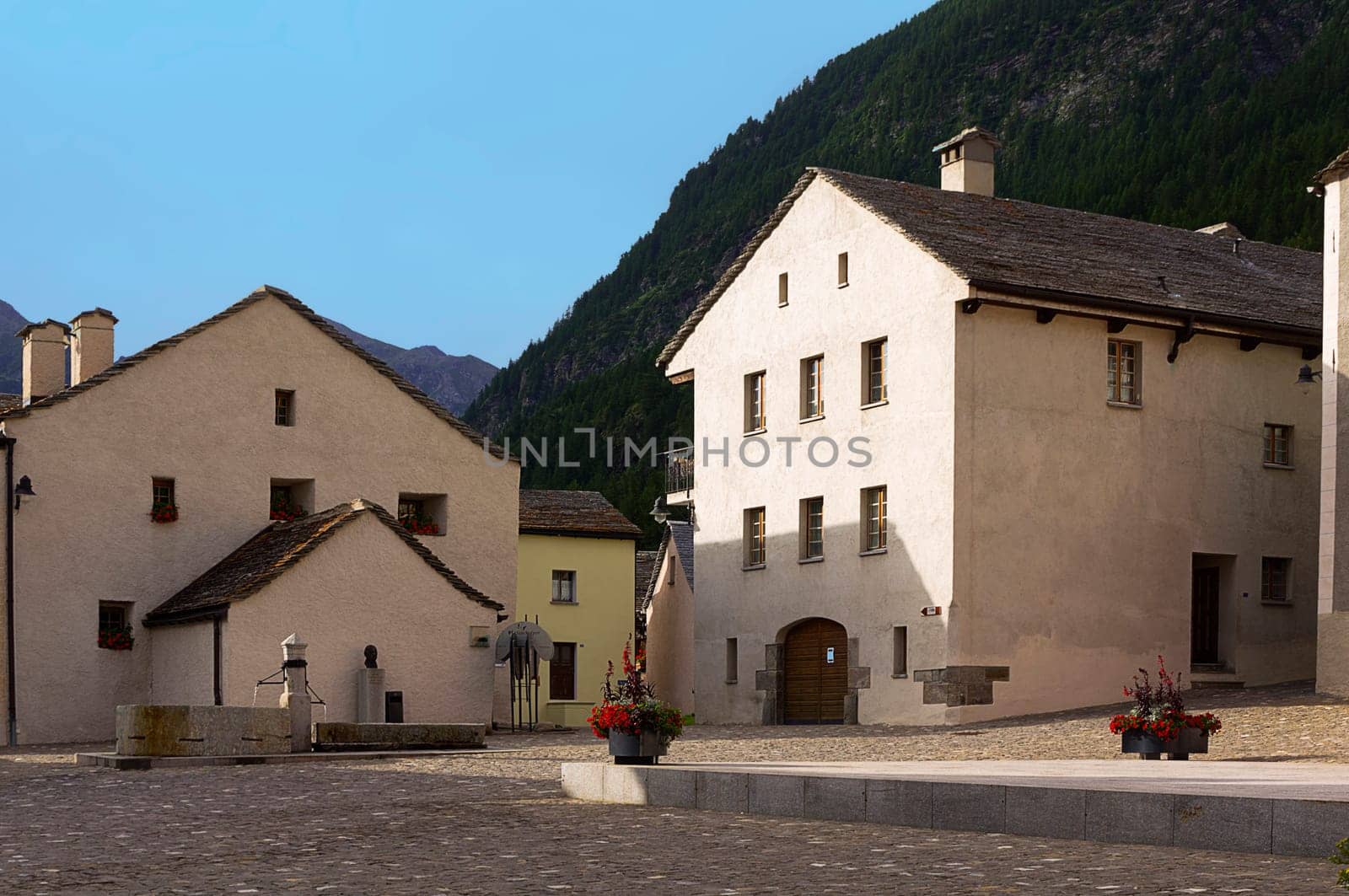 Simplon Village Piazza 3