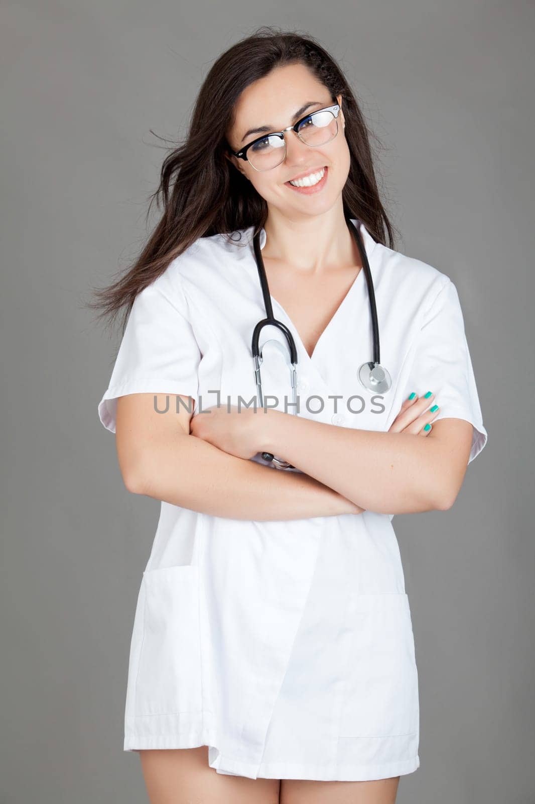 Portrait of a friendly female doctor. happy young smiling female doctor