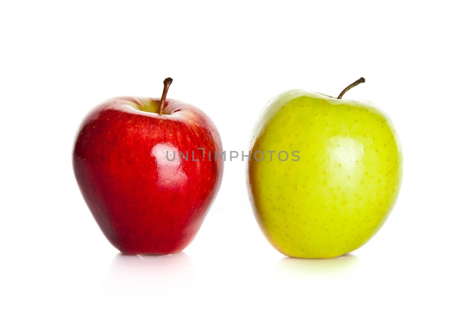 apples  isolated on white background
