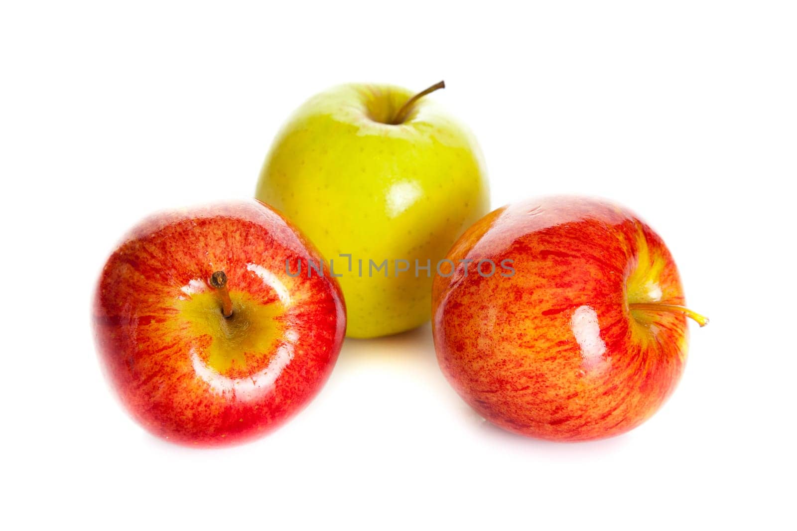 apples  isolated on white background